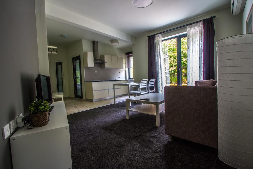 Family Hotel Friends Villa Enchets Phòng bức ảnh